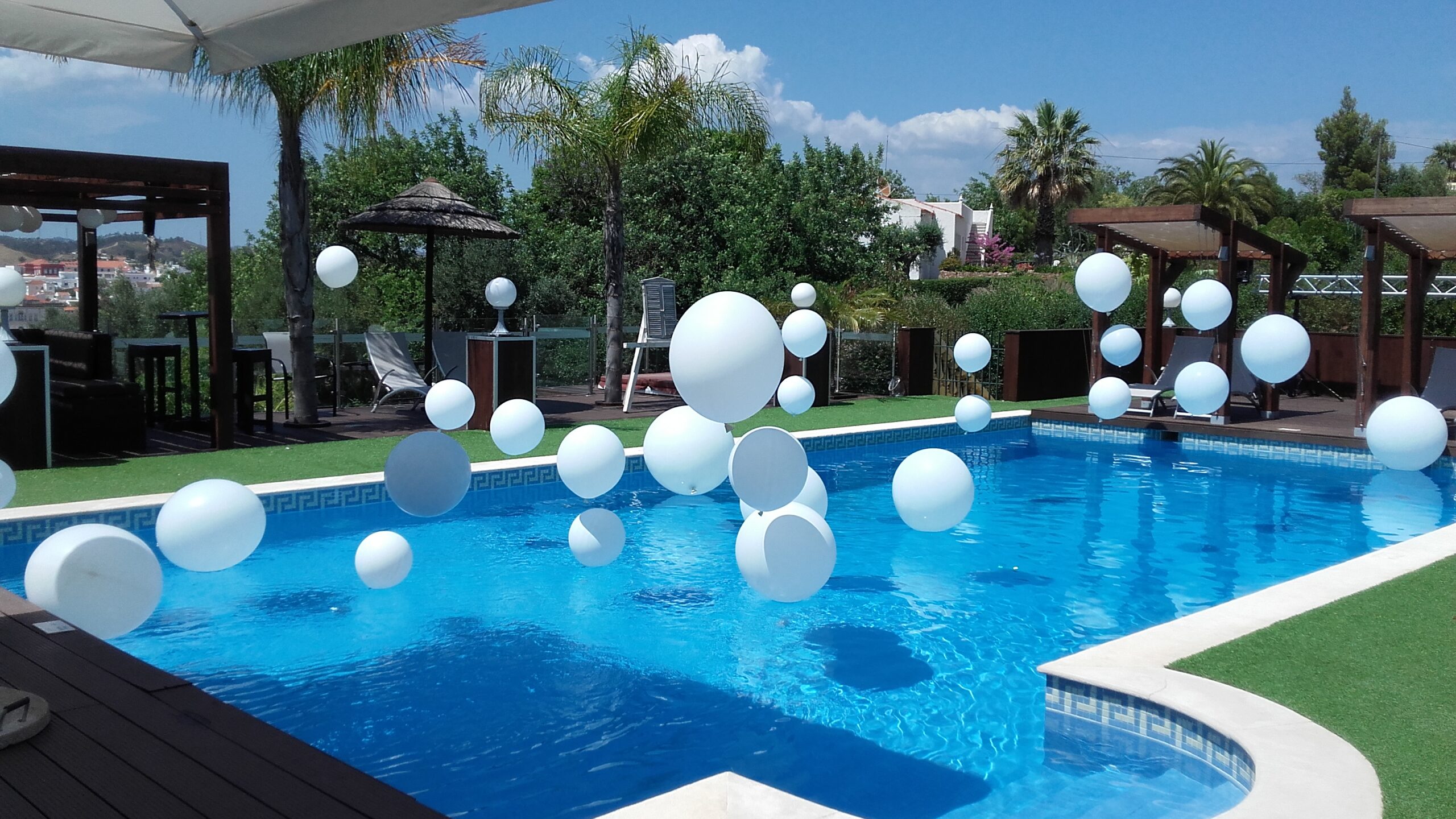 Decoração Balões Piscina | Oficina de Sonhos - Animação e Decoração de Eventos Algarve