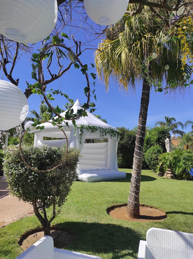 Insuflável Branco | Aluguer de Insufláveis Oficina de Sonhos Algarve